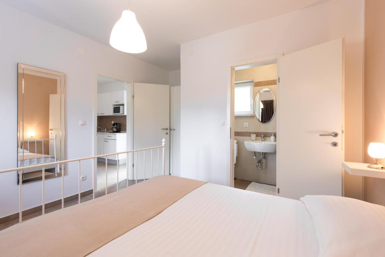 Apartma Laura *