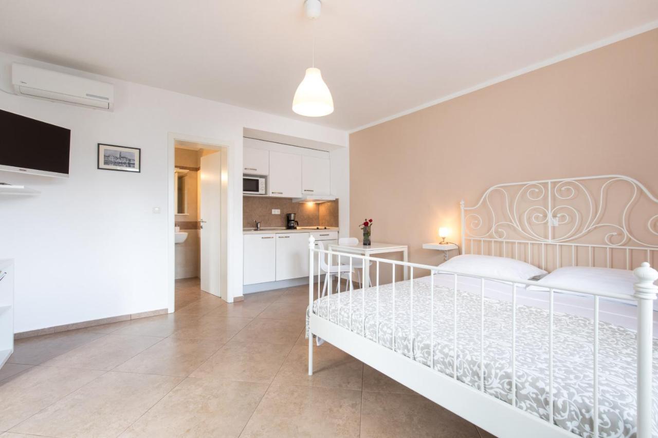 Apartma Laura *
