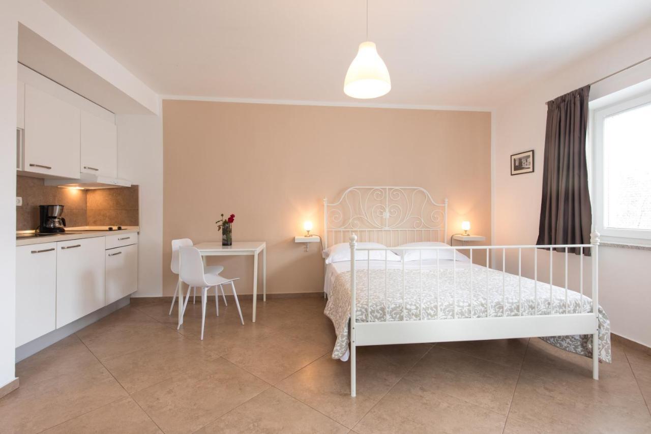 Apartma Laura *