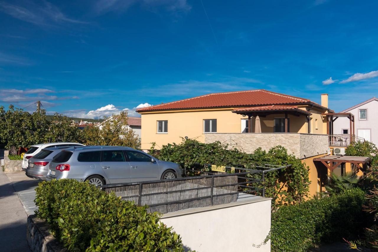 Apartma Laura *