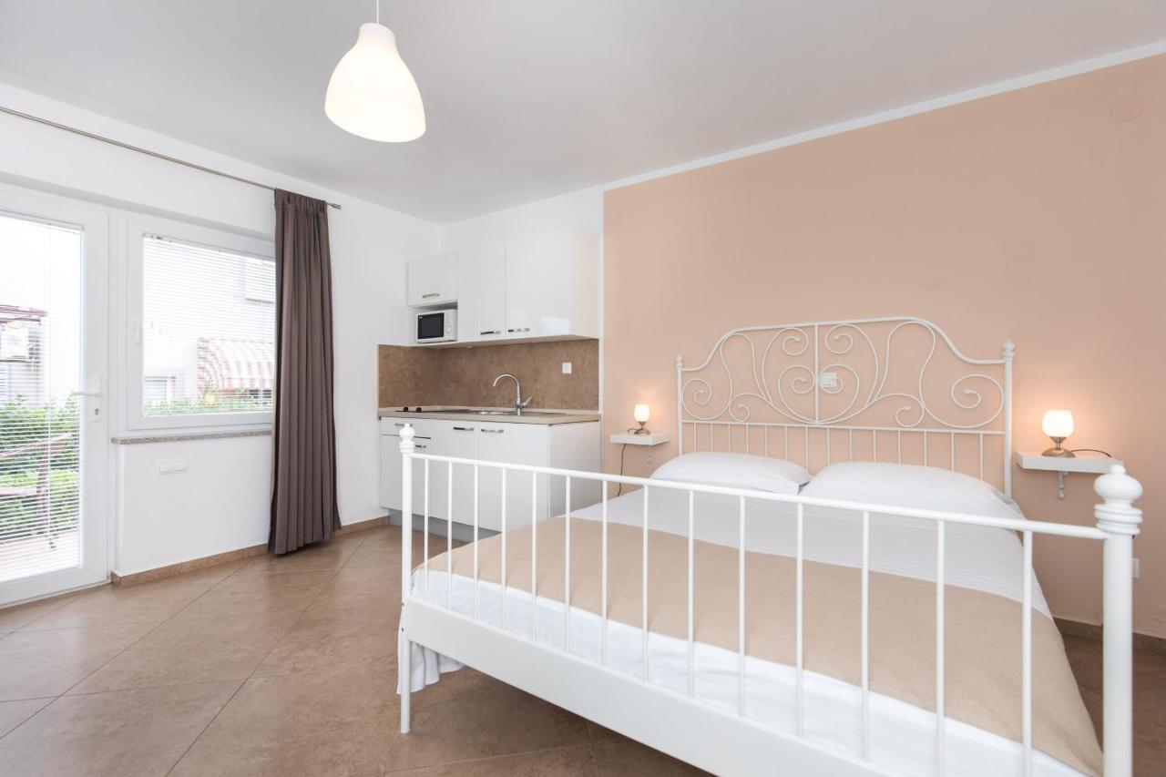 Apartma Laura *