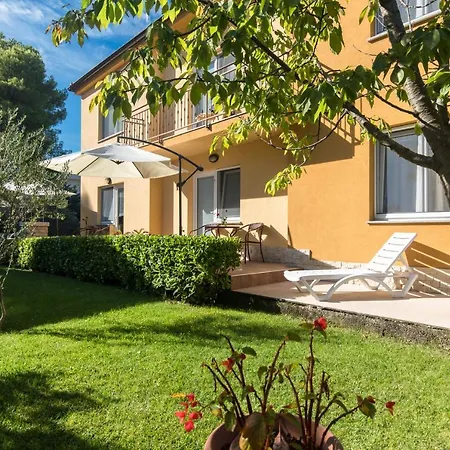 Apartments Laura Krk Town Exterior photo