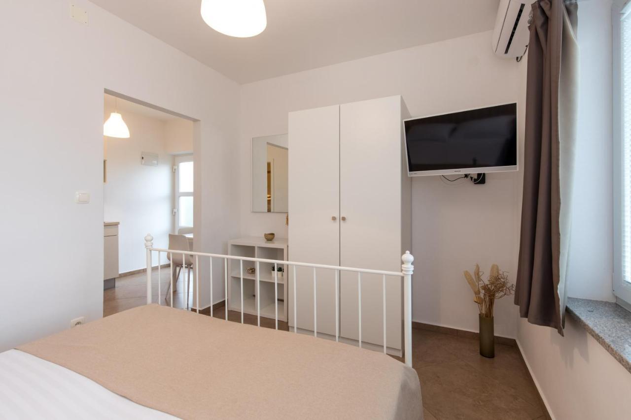 Laura Apartment