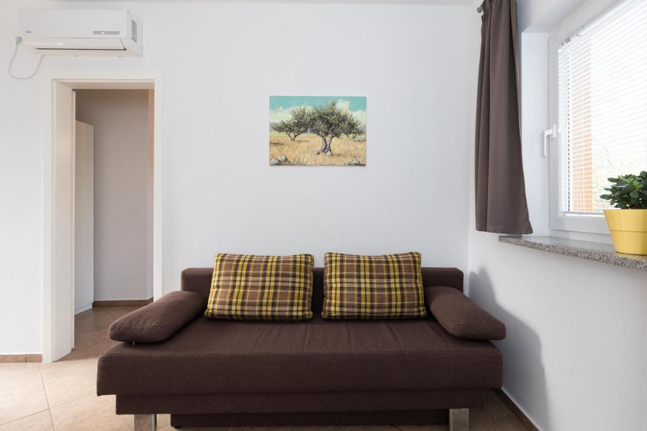 Laura Apartment